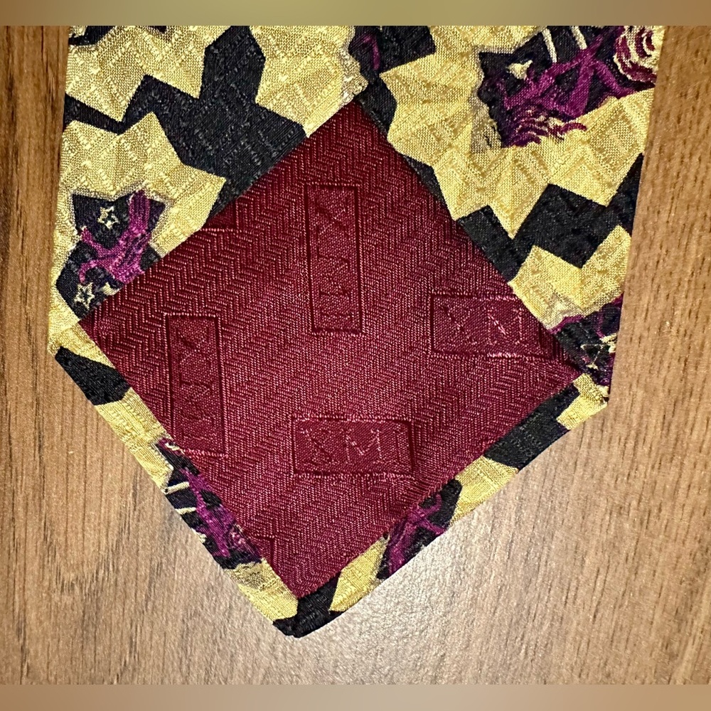 Stylish Black and Gold Designer XMI Tie - Picture 2 of 4